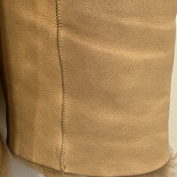 STEPHANE SARTE 100% Genuine Shearling, tan coat. US size S - Picture 4 of 16
